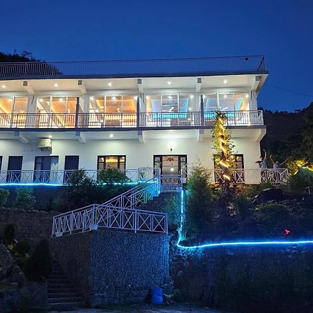 On The Rocks Hotel Kasauli Ngoại thất bức ảnh