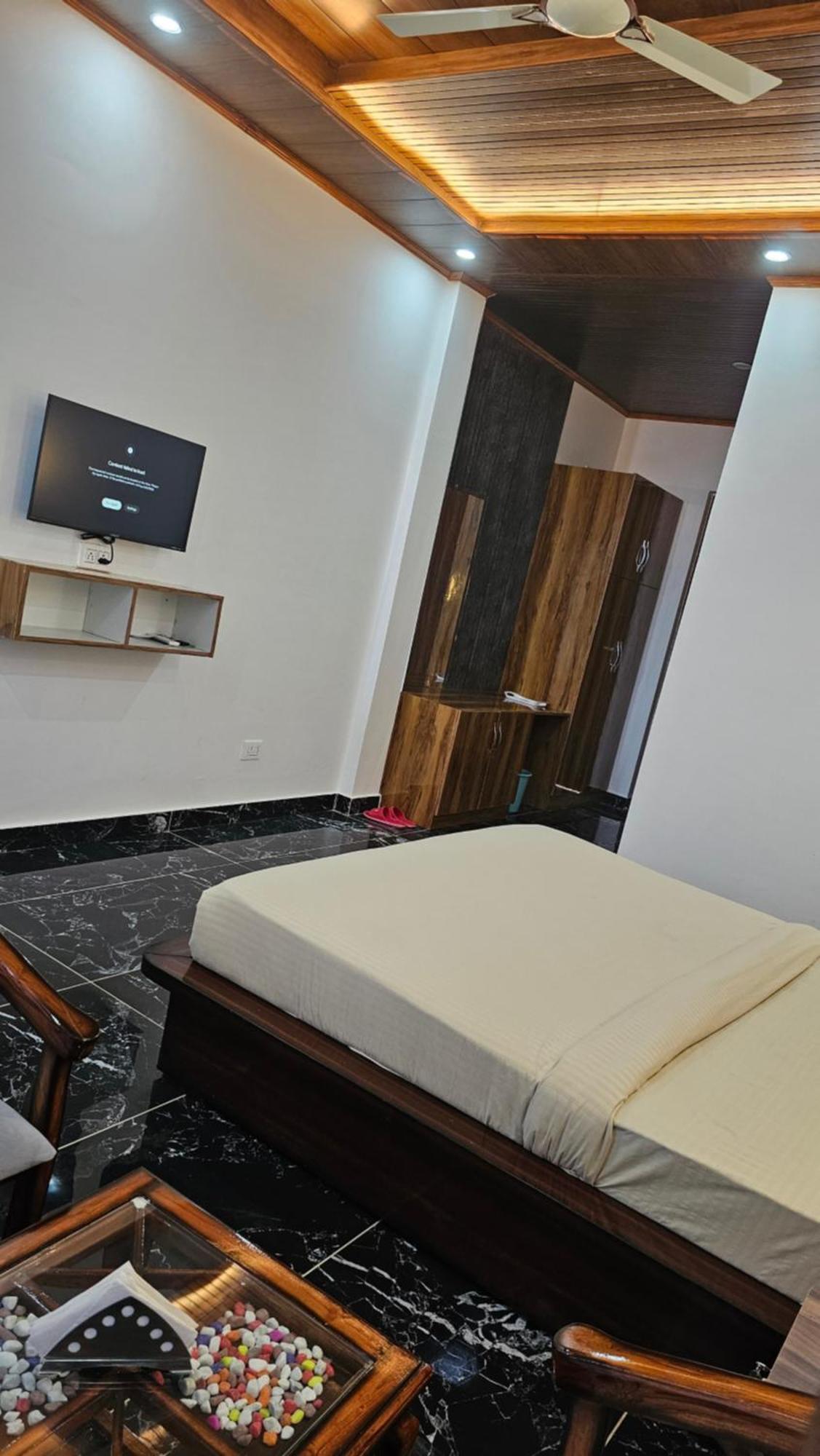 On The Rocks Hotel Kasauli Ngoại thất bức ảnh