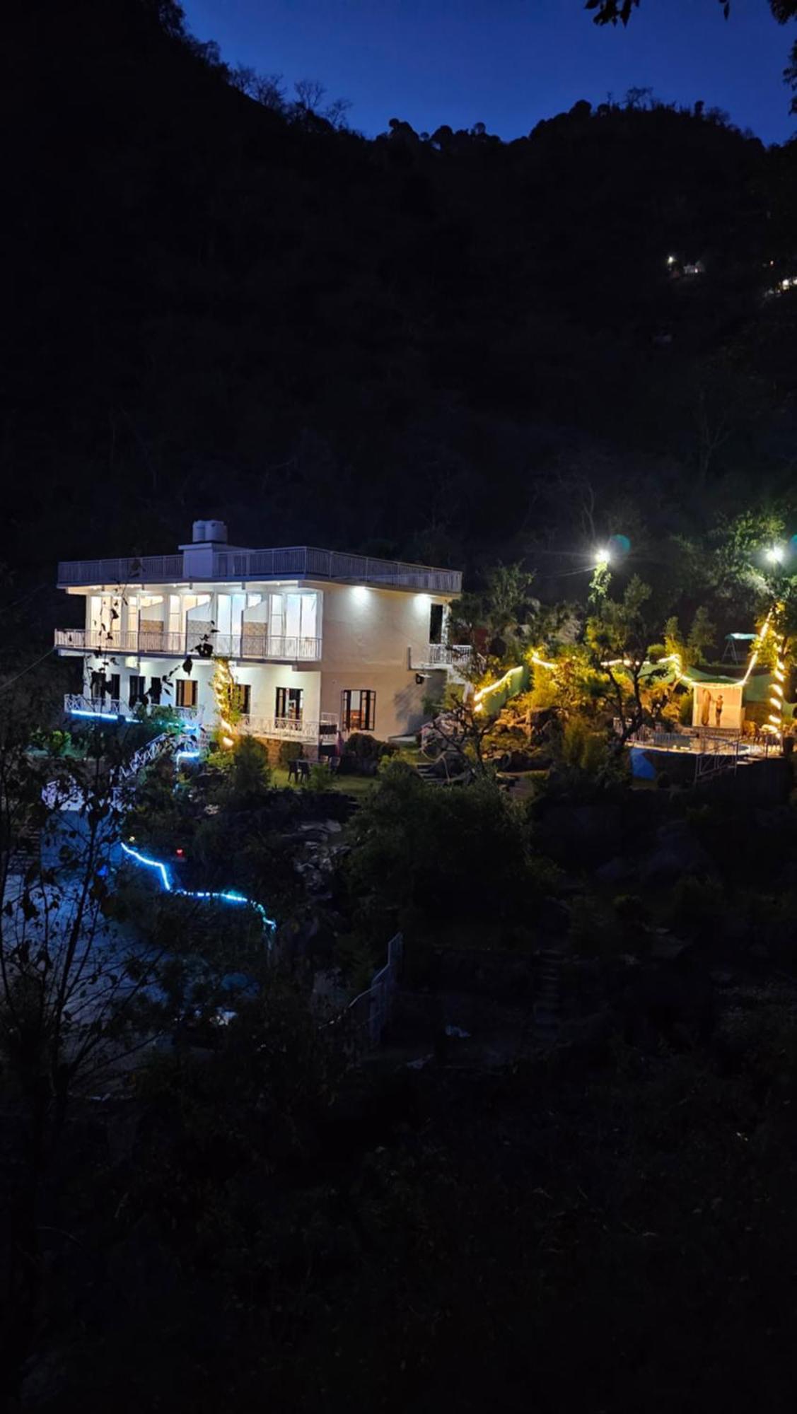 On The Rocks Hotel Kasauli Ngoại thất bức ảnh