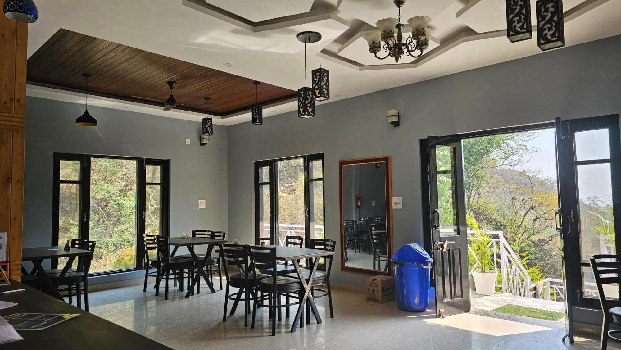 On The Rocks Hotel Kasauli Ngoại thất bức ảnh