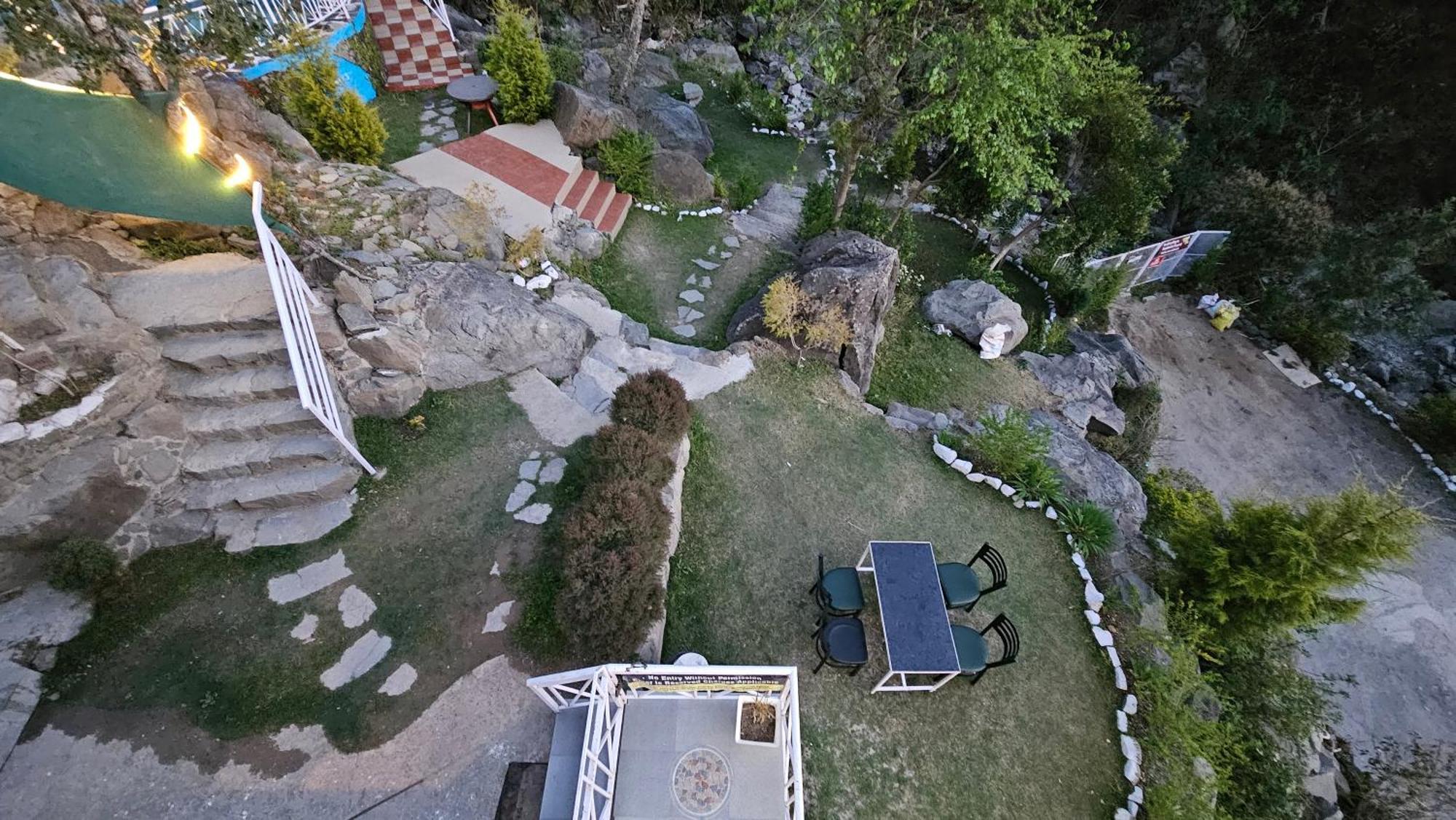 On The Rocks Hotel Kasauli Ngoại thất bức ảnh