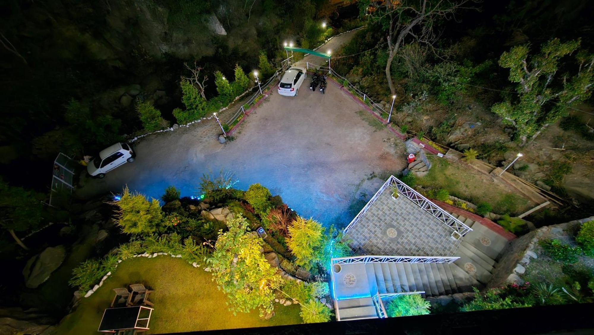 On The Rocks Hotel Kasauli Ngoại thất bức ảnh