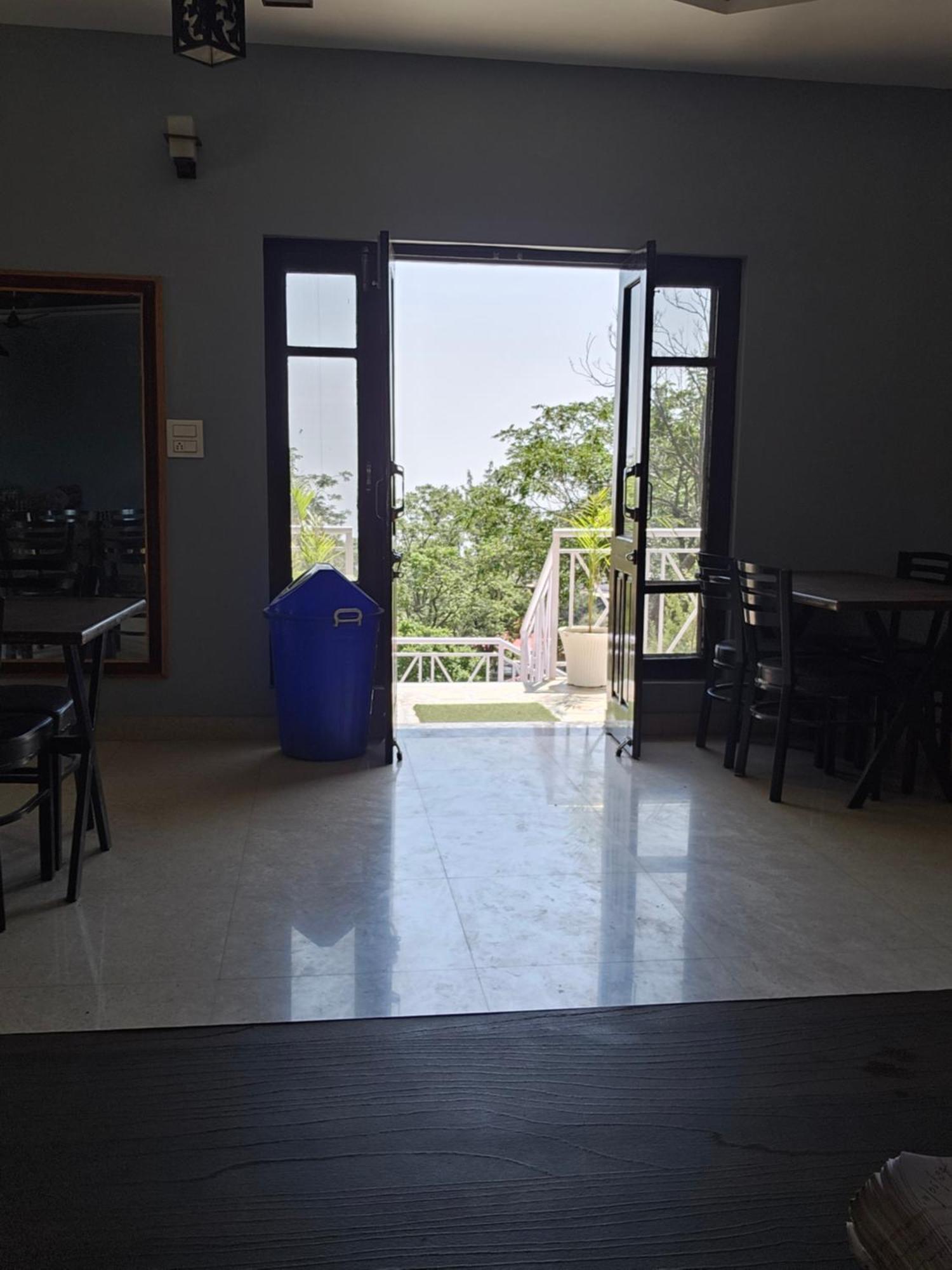 On The Rocks Hotel Kasauli Ngoại thất bức ảnh