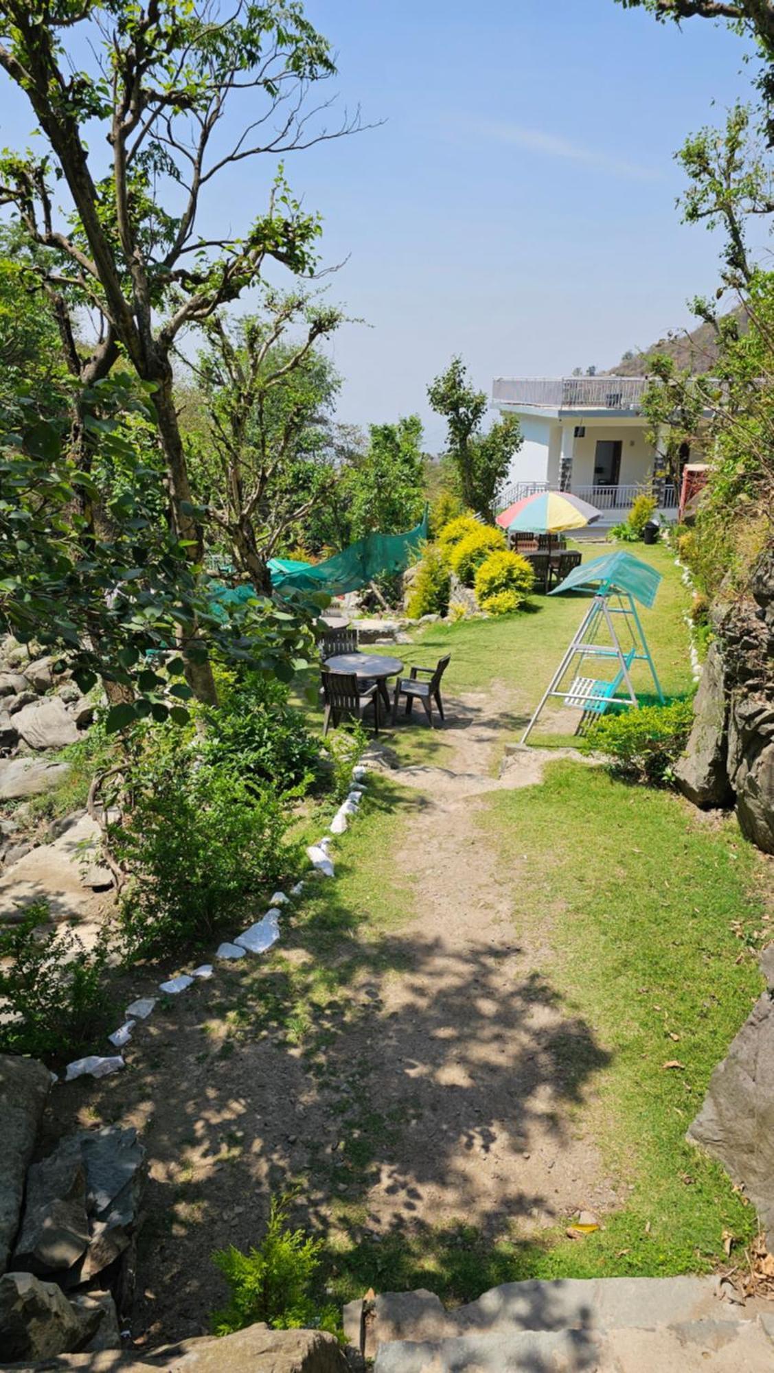 On The Rocks Hotel Kasauli Ngoại thất bức ảnh