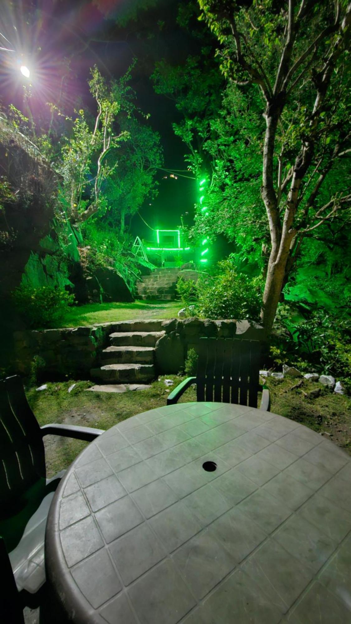 On The Rocks Hotel Kasauli Ngoại thất bức ảnh