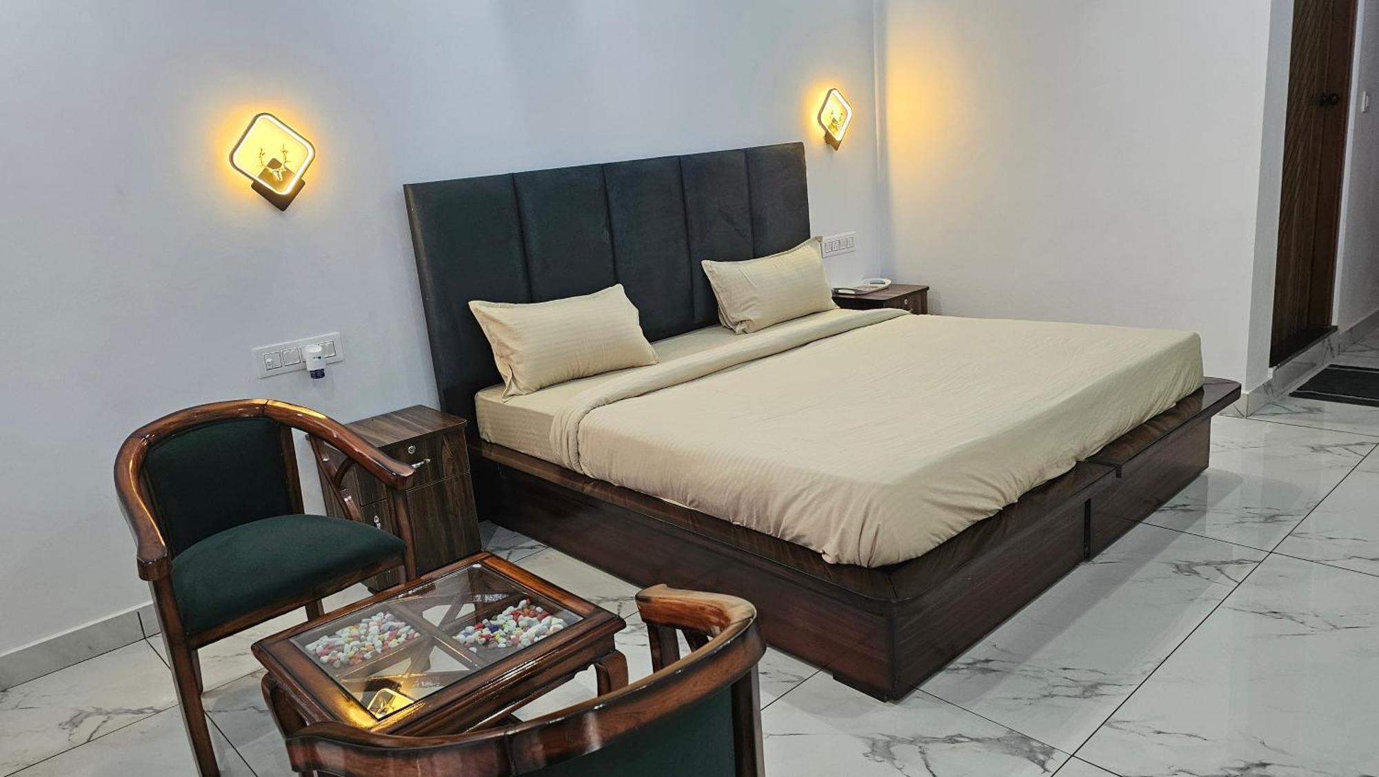 On The Rocks Hotel Kasauli Ngoại thất bức ảnh