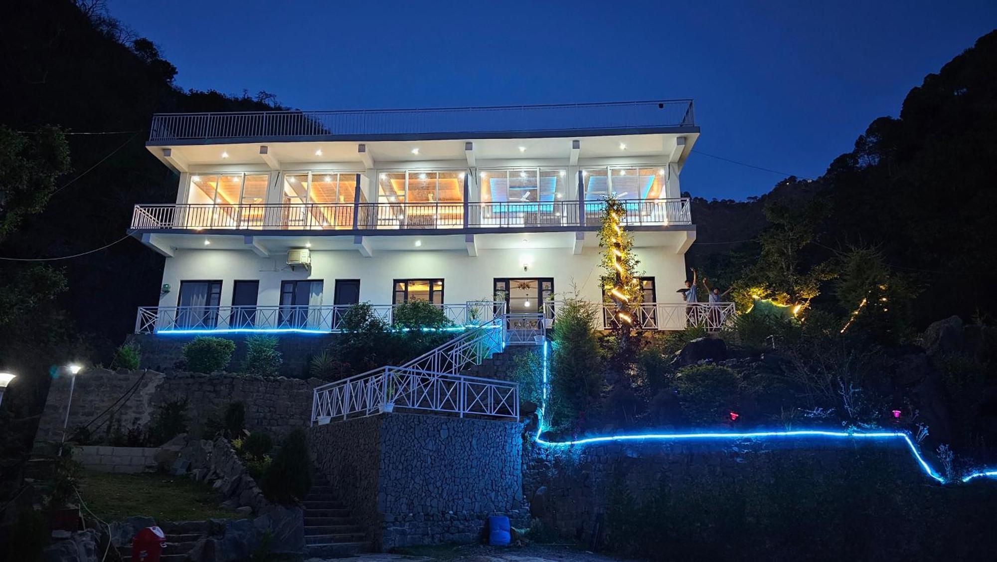 On The Rocks Hotel Kasauli Ngoại thất bức ảnh