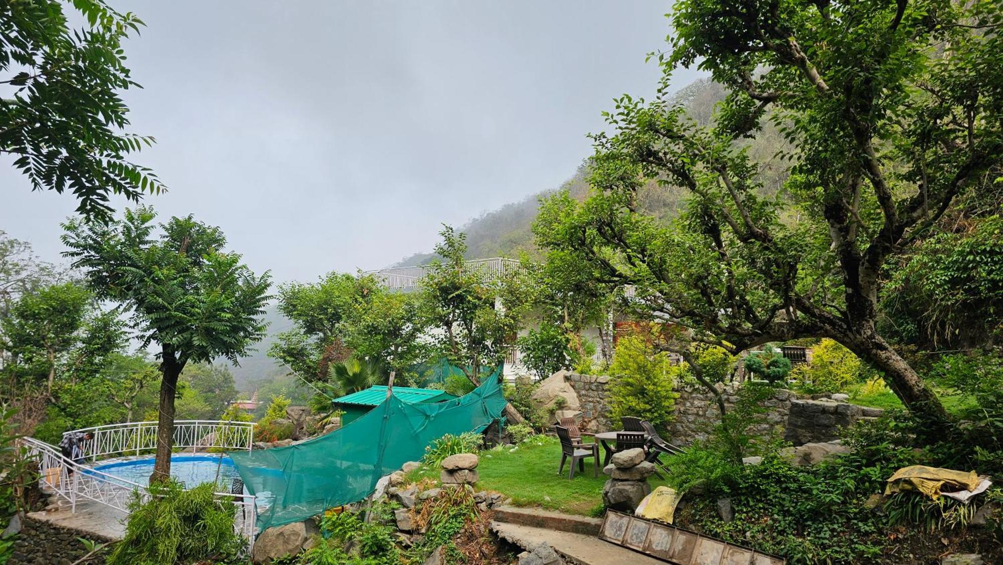 On The Rocks Hotel Kasauli Ngoại thất bức ảnh