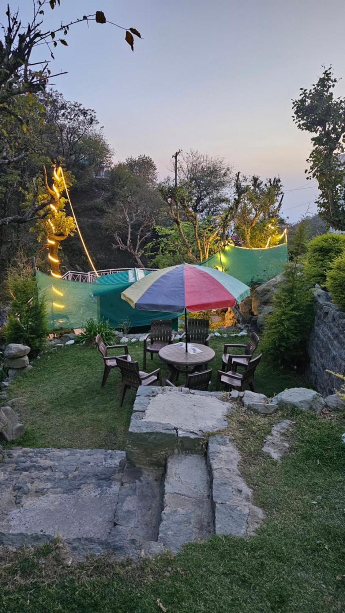 On The Rocks Hotel Kasauli Ngoại thất bức ảnh