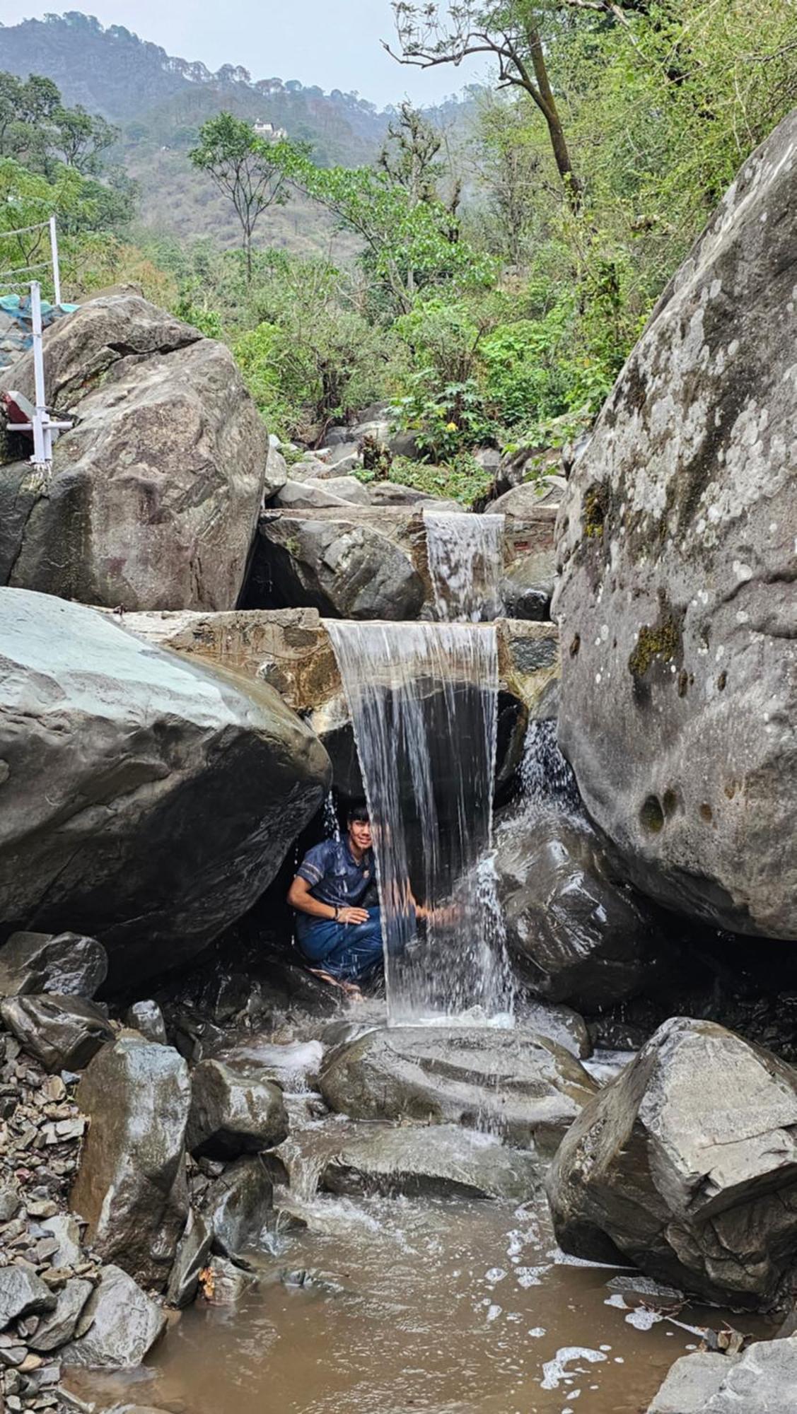 On The Rocks Hotel Kasauli Ngoại thất bức ảnh