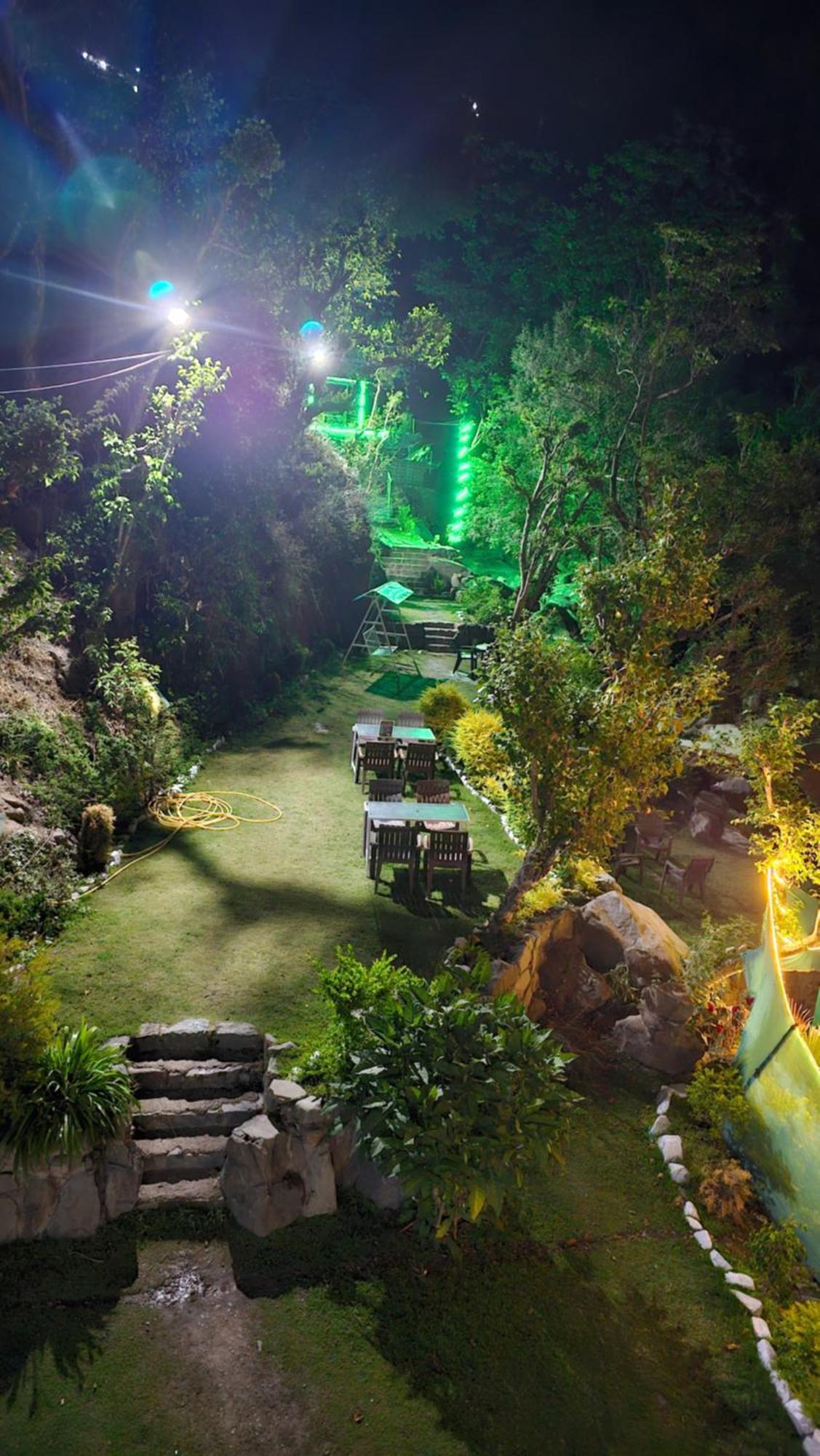 On The Rocks Hotel Kasauli Ngoại thất bức ảnh
