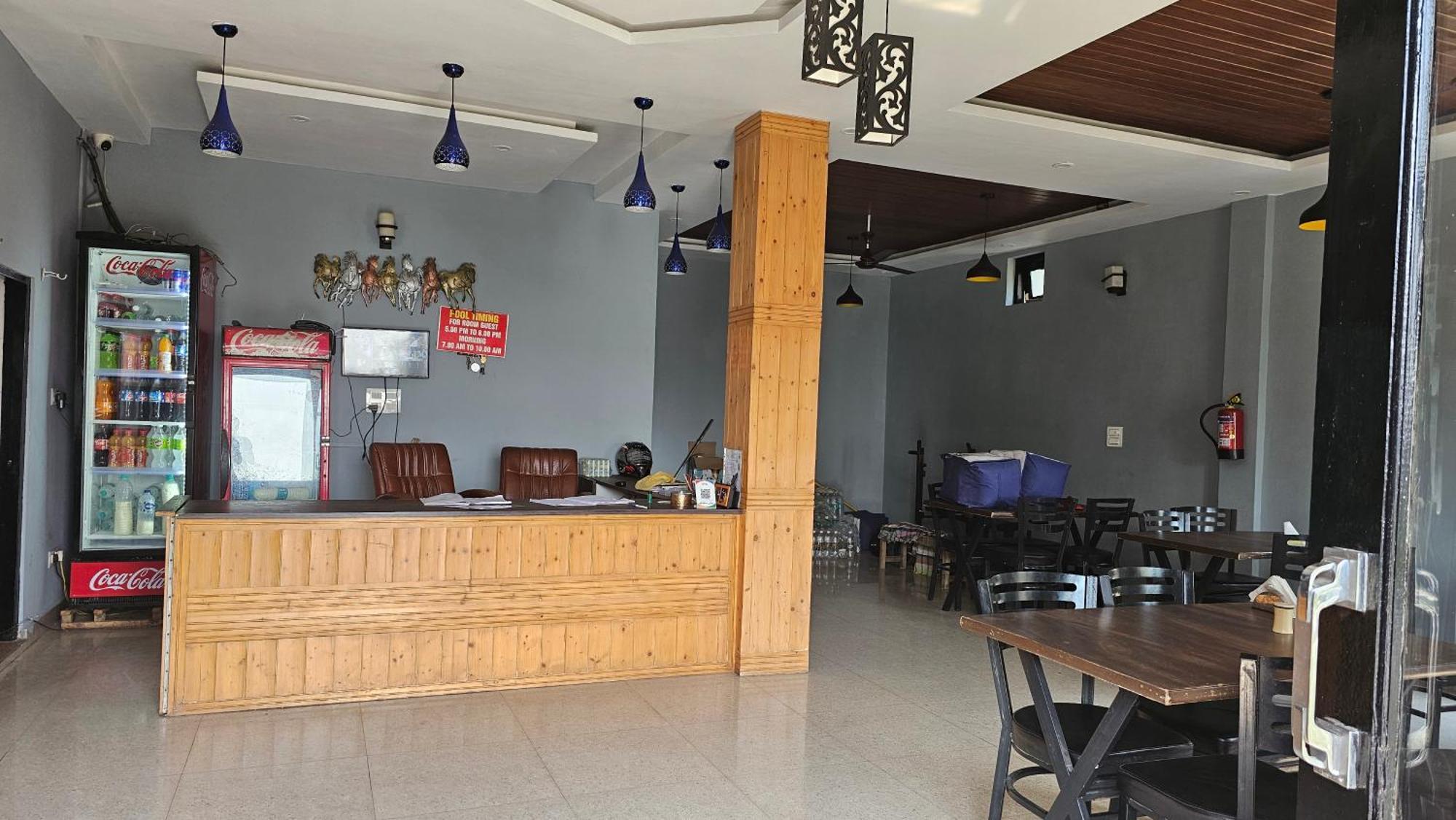 On The Rocks Hotel Kasauli Ngoại thất bức ảnh