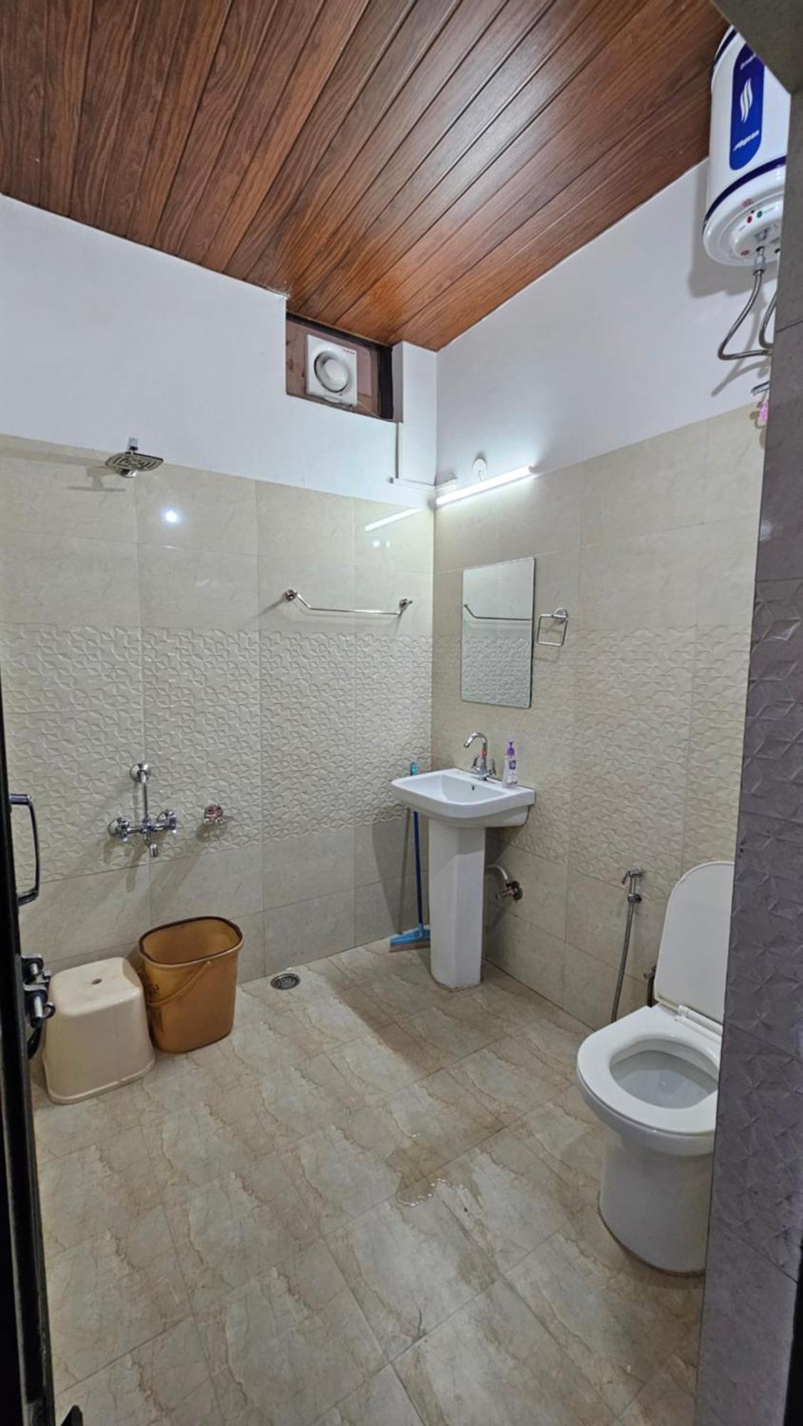 On The Rocks Hotel Kasauli Ngoại thất bức ảnh