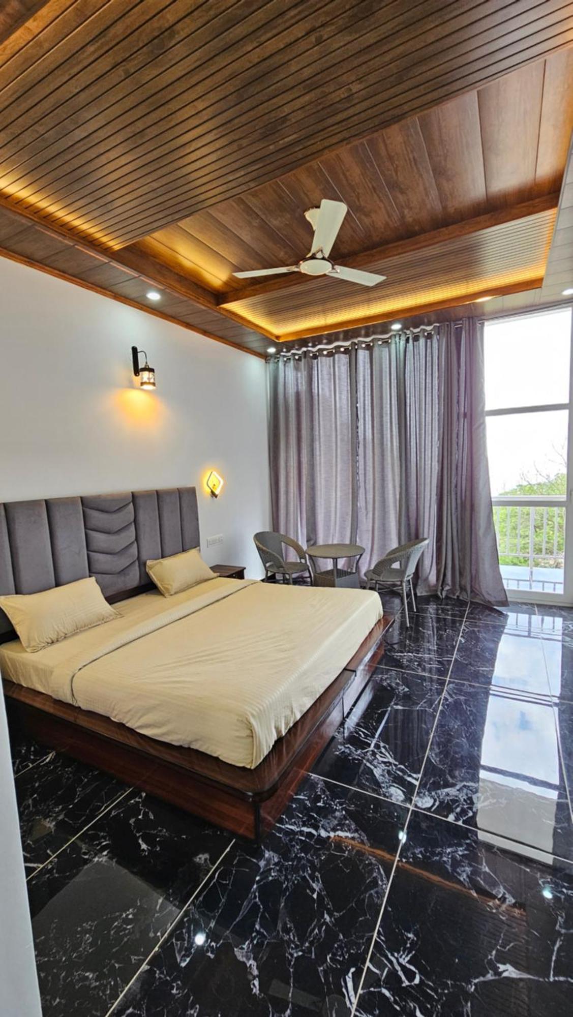 On The Rocks Hotel Kasauli Ngoại thất bức ảnh