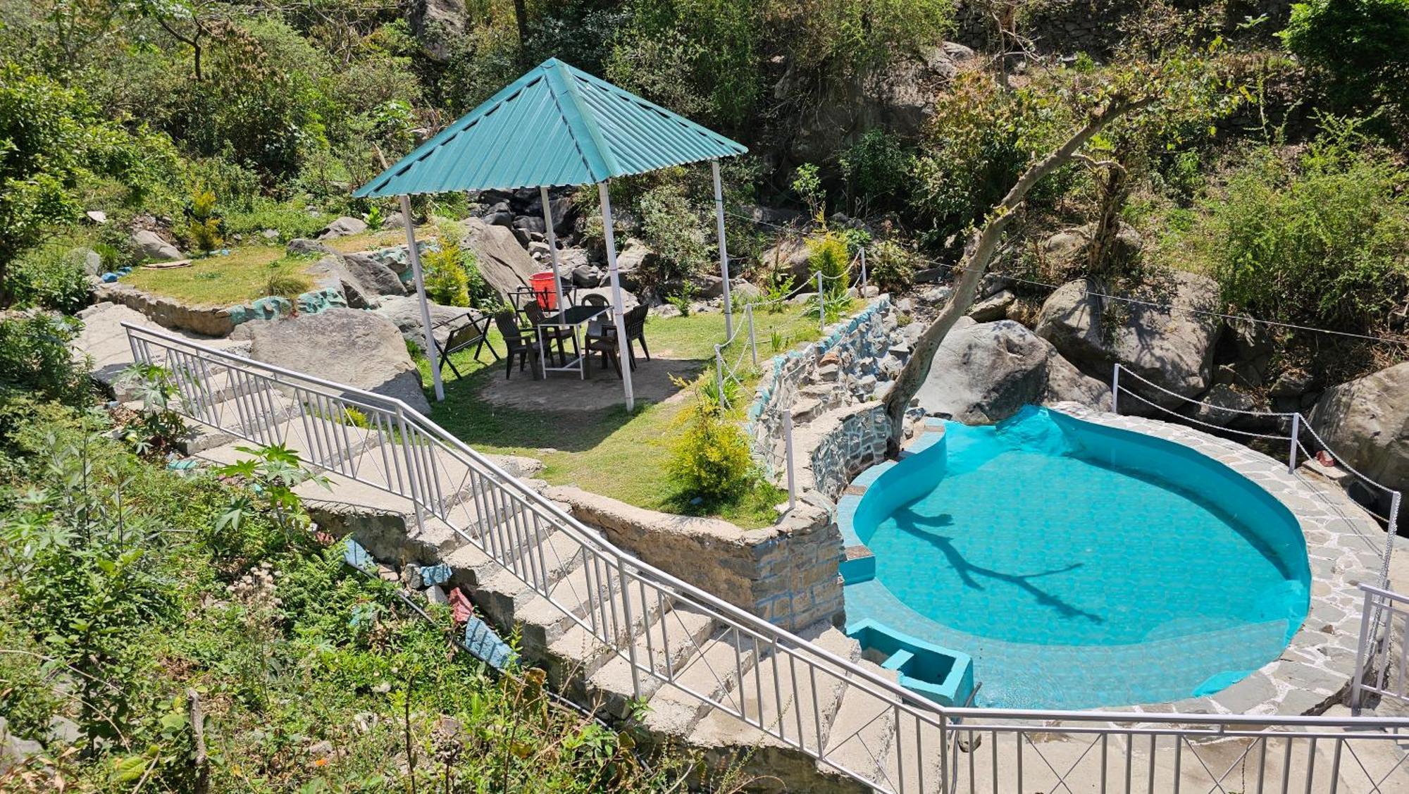 On The Rocks Hotel Kasauli Ngoại thất bức ảnh