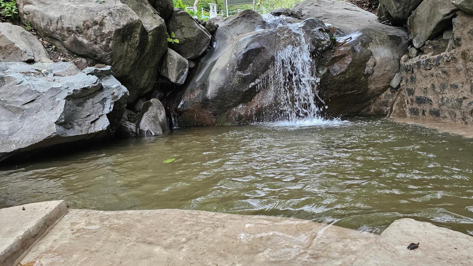 On The Rocks Hotel Kasauli Ngoại thất bức ảnh