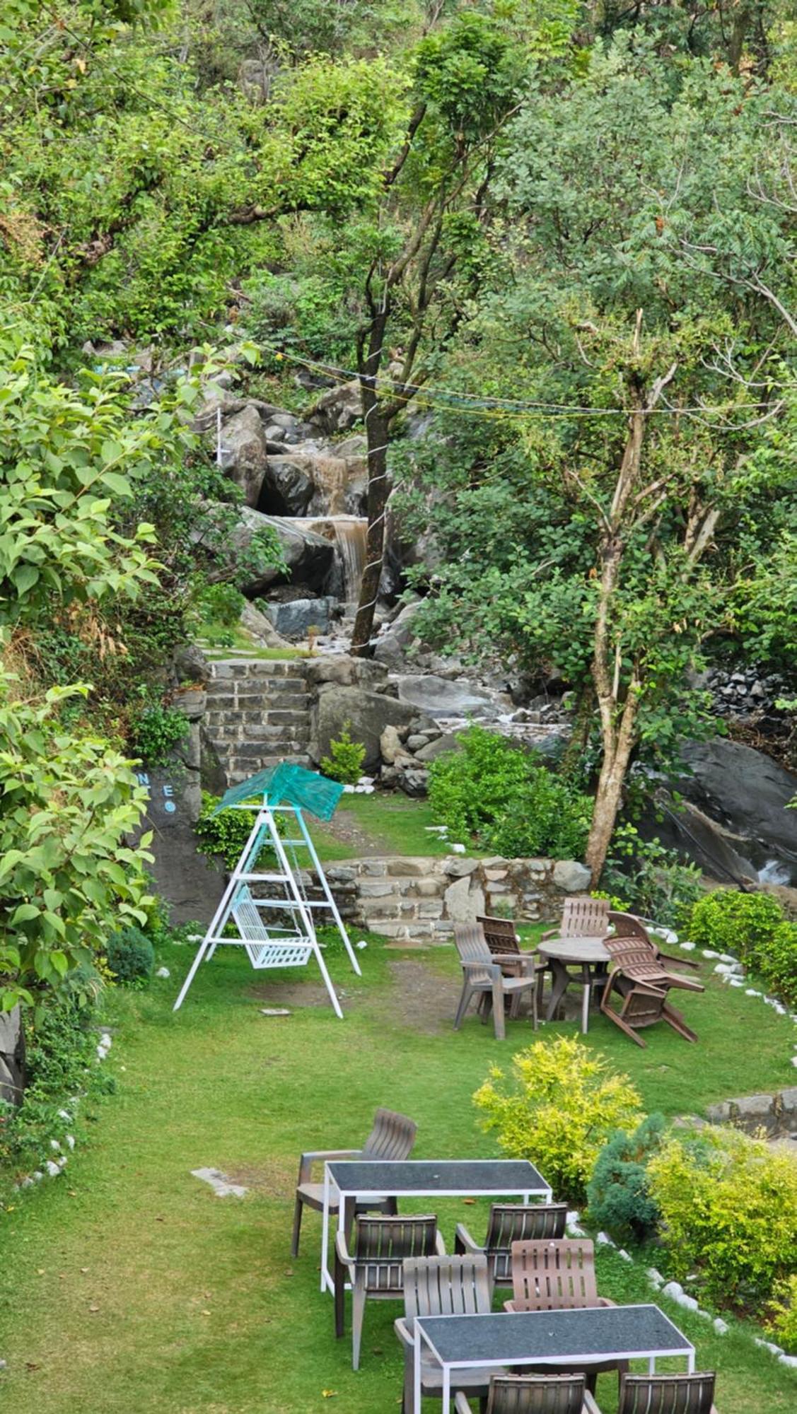 On The Rocks Hotel Kasauli Ngoại thất bức ảnh