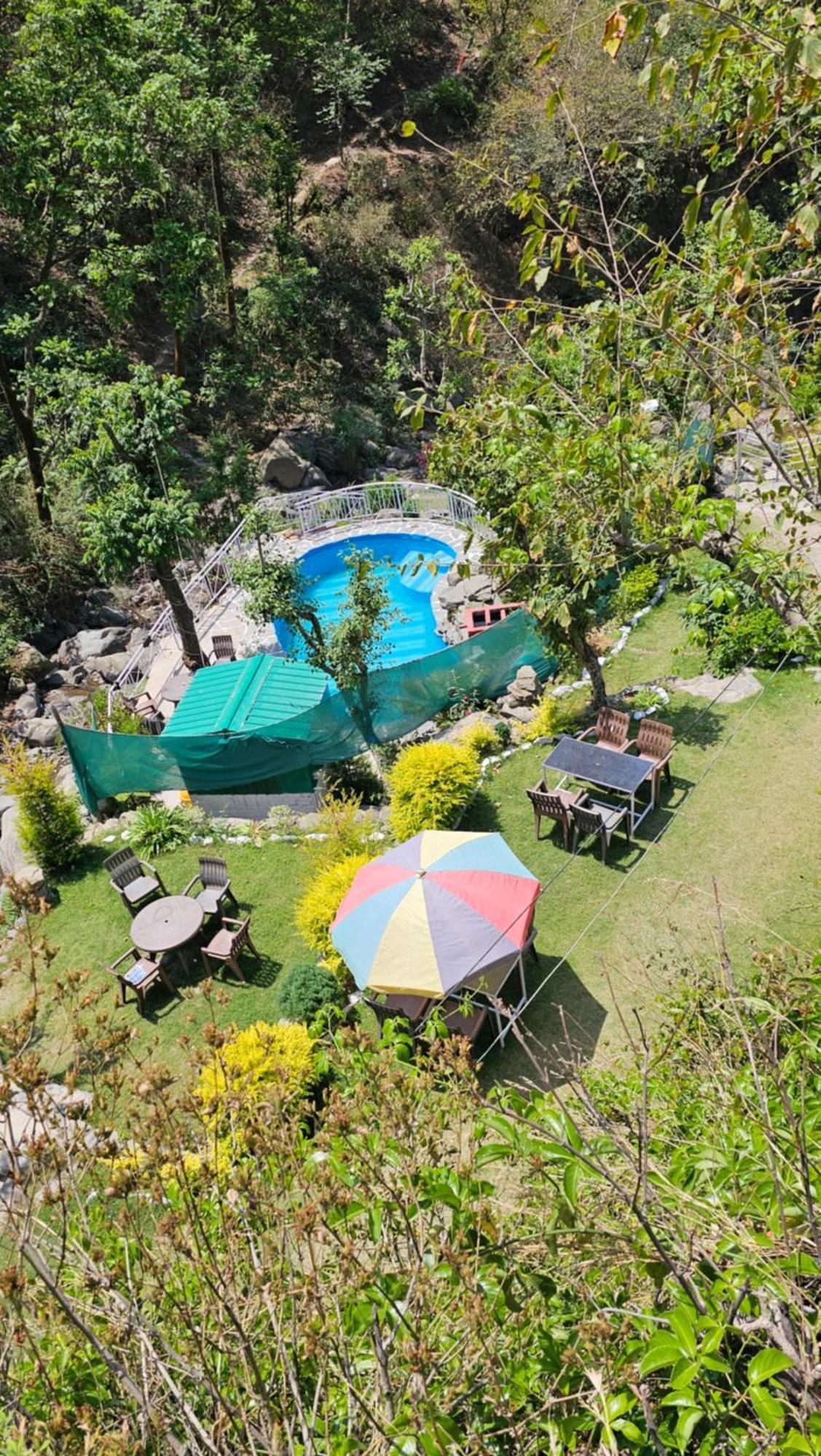 On The Rocks Hotel Kasauli Ngoại thất bức ảnh